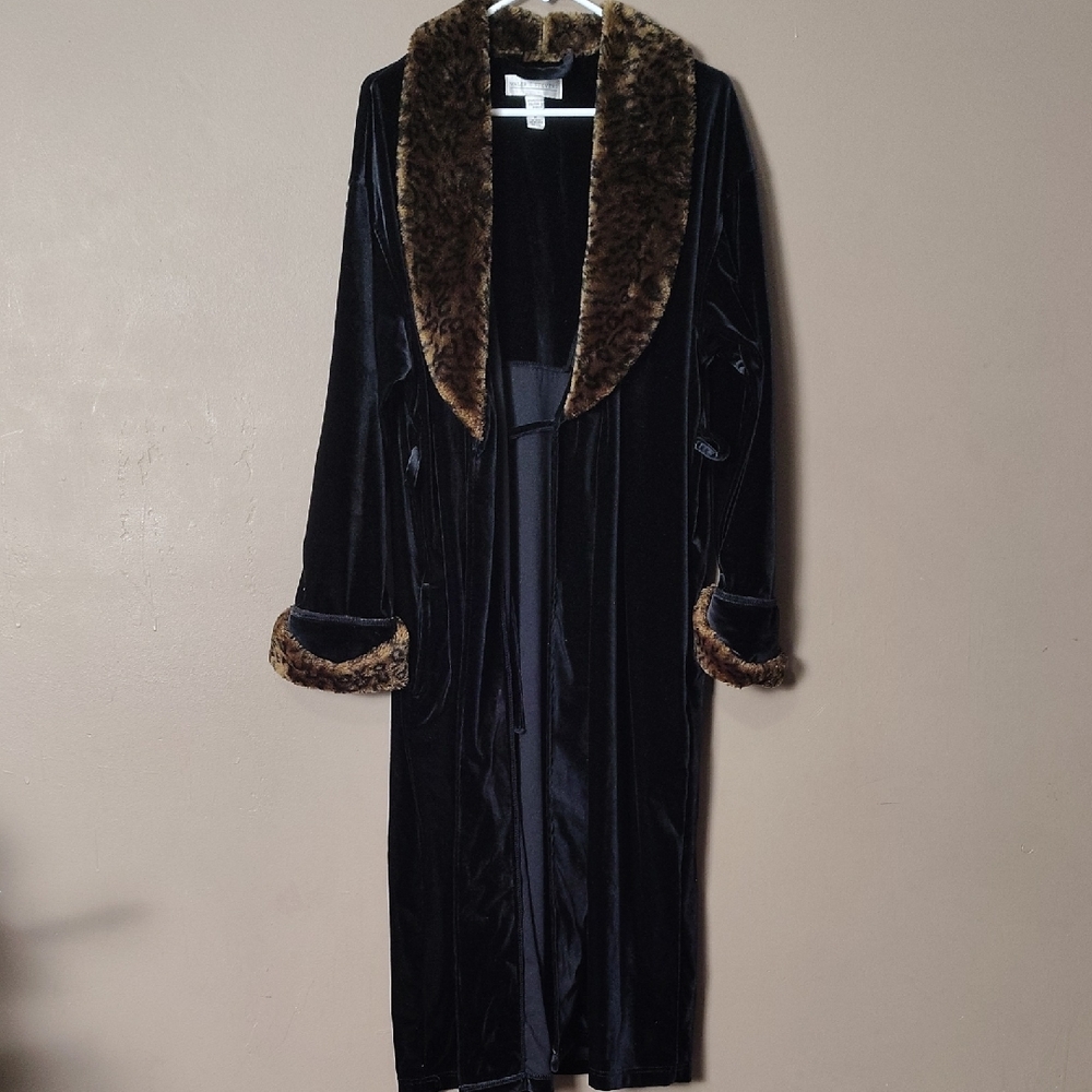 Valerie Stevens Black Velour Robe W Animal Print Trim Size M (W/O Belt)